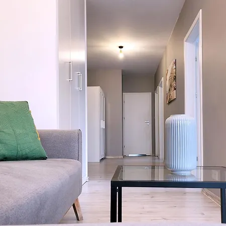 Bociania Airport Apartment Warsaw
